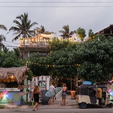 アハンガマ Gaia Ocean Surf Yogaホステル エクステリア 写真