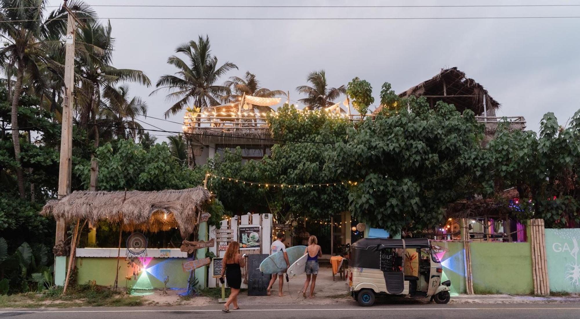 アハンガマ Gaia Ocean Surf Yogaホステル エクステリア 写真