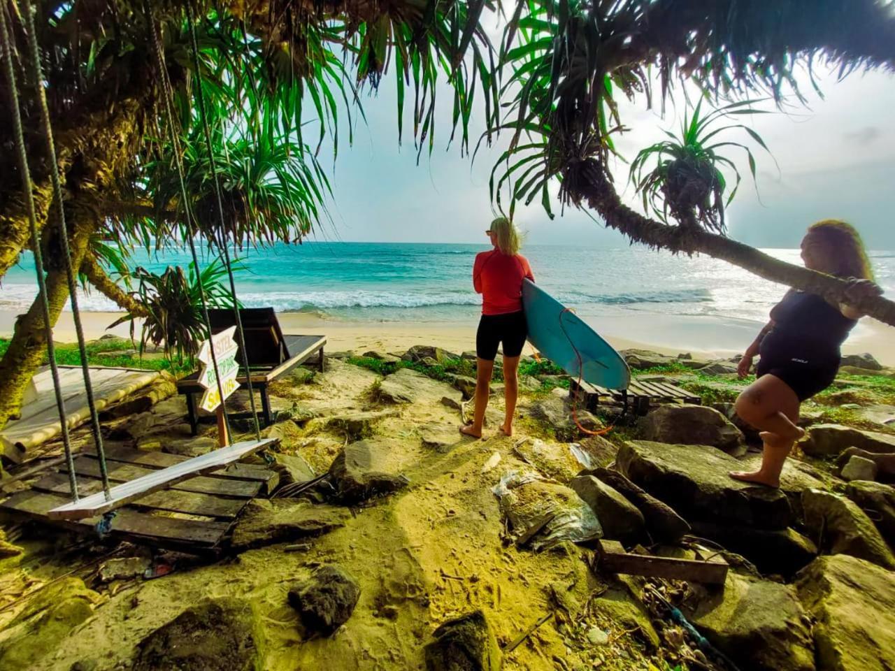 アハンガマ Gaia Ocean Surf Yogaホステル エクステリア 写真